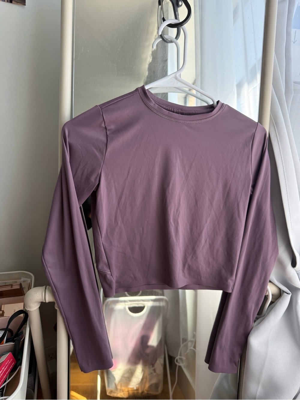 Activewear yoga Rhone purple long sleeve crop top